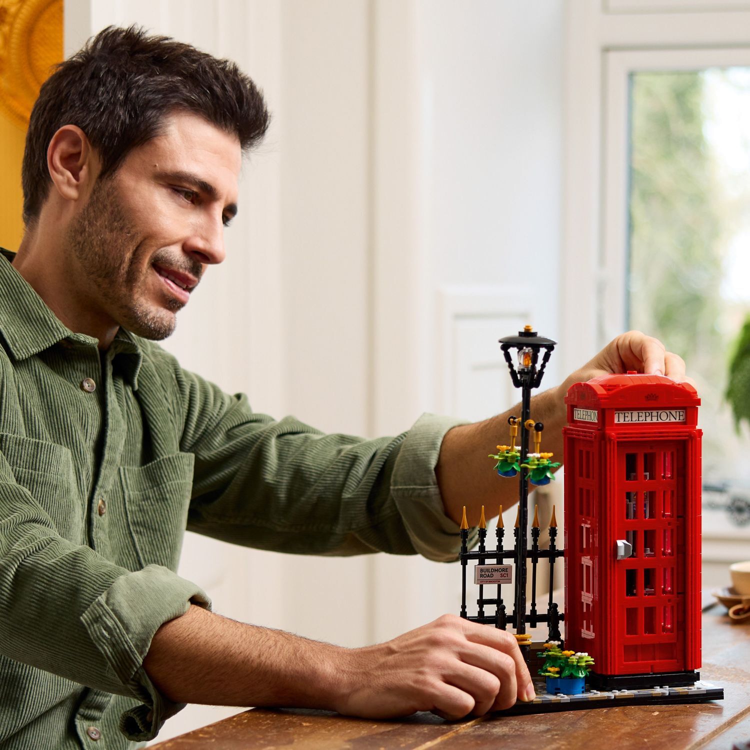 LEGO® Ideas: Red London Telephone Box