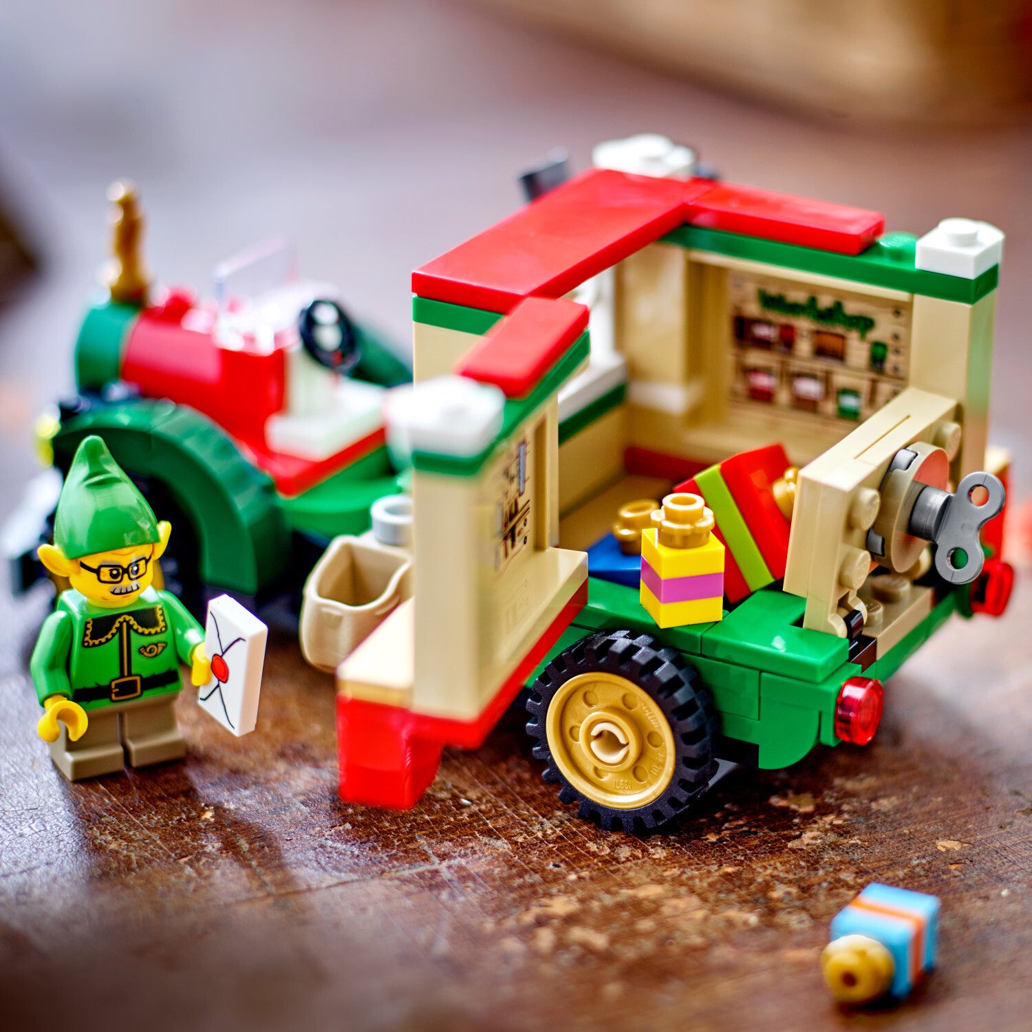 LEGO Iconic: Santa's Delivery Truck