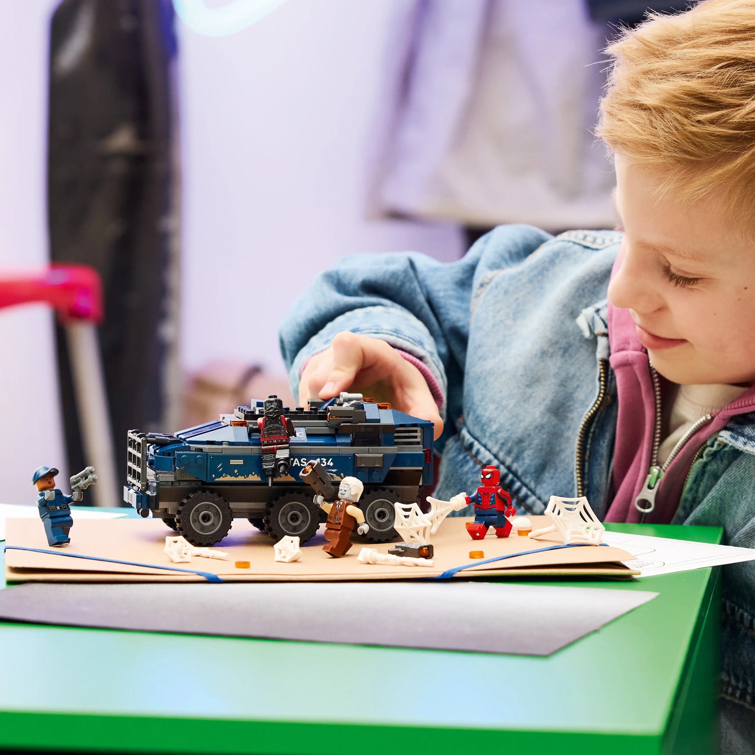 LEGO® ǀ Marvel Spider-Man Prison Transport Chase