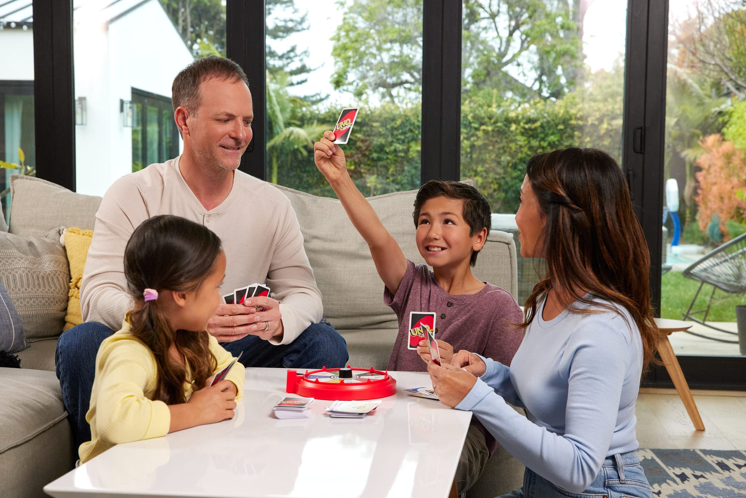 Mattel UNO Spin Card Game for Kid, Adult & Family Nights, Classic Play with Spinner