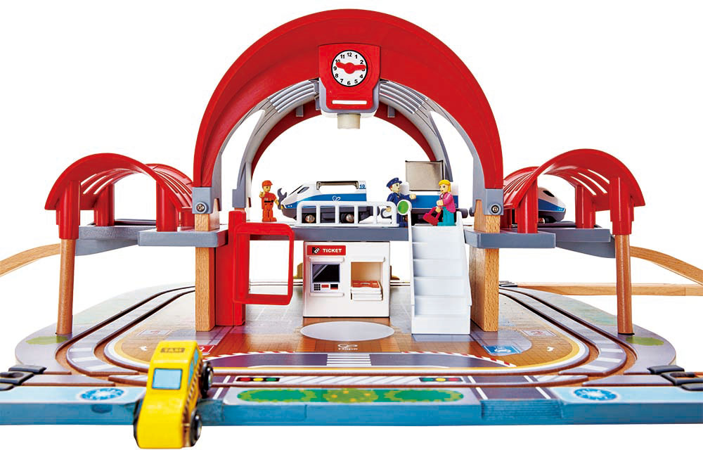 ロイヤルクラウンダービー　トレジャー・オブ・チャイルドフッド　スチームトレイン Train fanatics watch as 'Queen of Steam' rolls into Roanoke