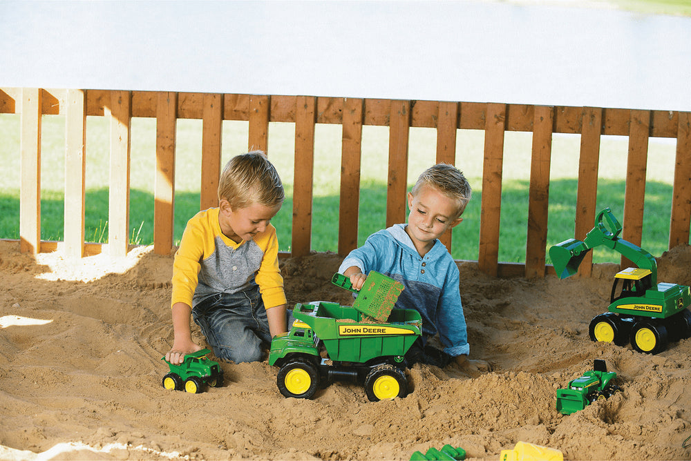 John Deere 15 Inch Big Scoop Dump Truck With Sand Tools