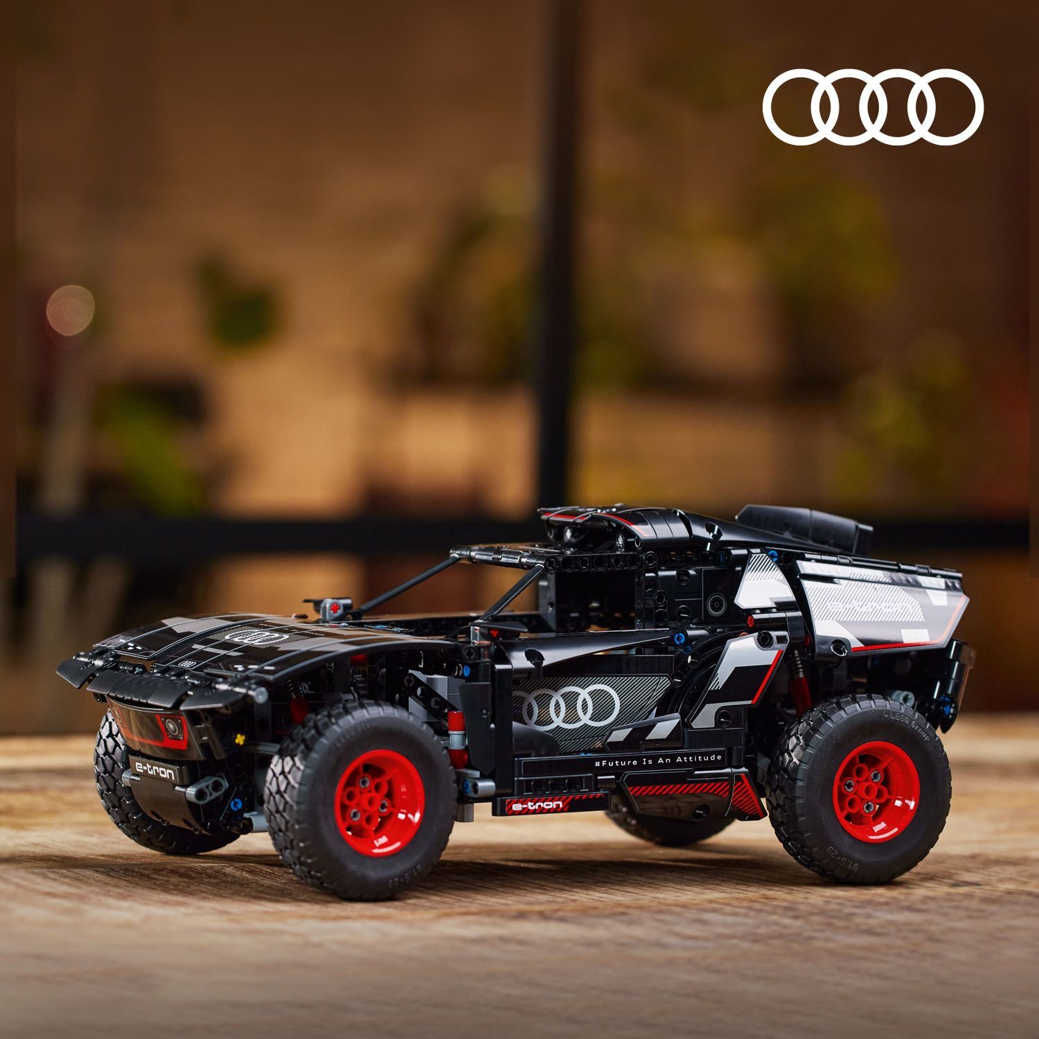 LEGO® Technic: Audi RS Q e-tron