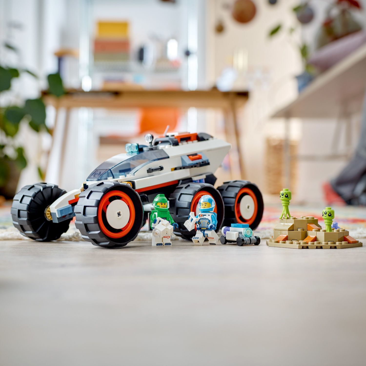 LEGO® City Space: Space Explorer Rover and Alien Life